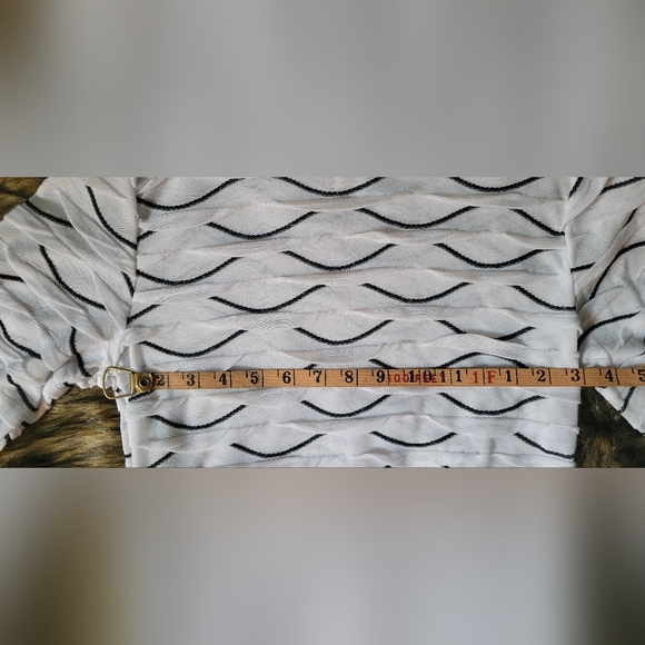 Silvergate brand Pretty Classy Wave Print B&W Shirt With 3/4 Bracelet  Sleeves - Picture 12 of 13